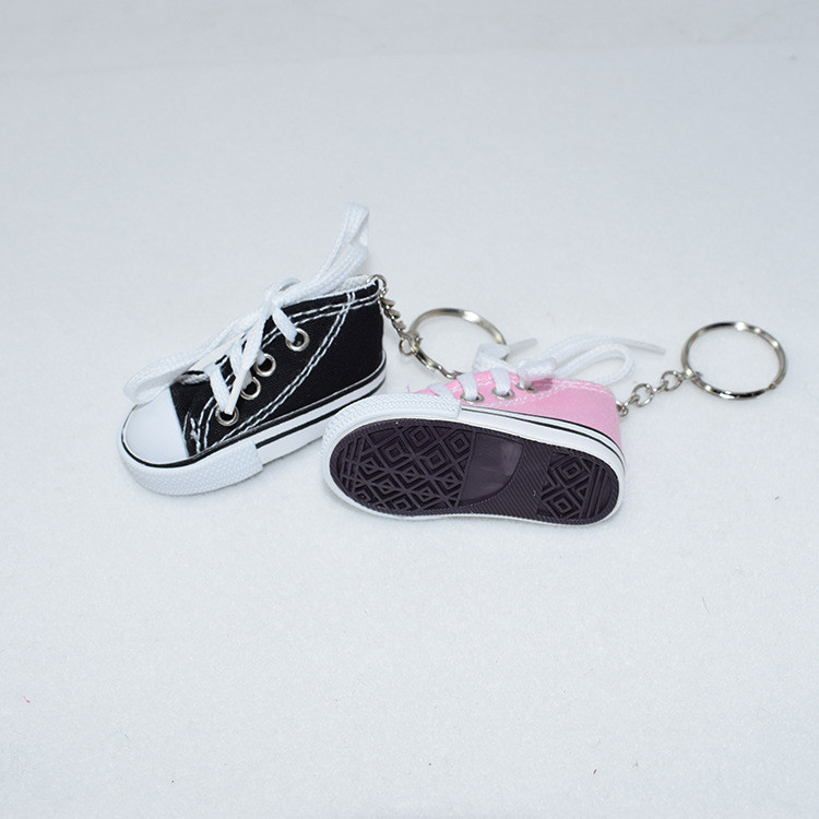 7,5 cm-es 3D újdonság vászon tornacipő teniszcipő kulcstartó kulcstartó medál parti ékszer autó szimuláció kulcstartó férfiaknak és nőknek
