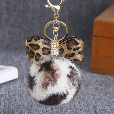 Leopárdmintás masnis plüss kulcstartó női trendi nyúlszőrme golyós kulcstartó Női táska medál ékszer kiegészítők karácsonyi ajándékok