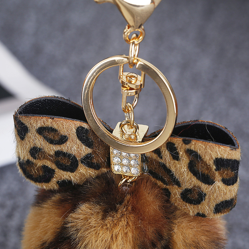 Leopárdmintás masnis plüss kulcstartó női trendi nyúlszőrme golyós kulcstartó Női táska medál ékszer kiegészítők karácsonyi ajándékok