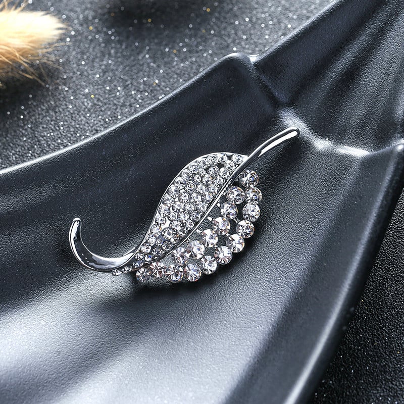 Broșă vintage cu frunze cu stras pentru femei Broșă elegantă Ace Bijuterii la modă de petrecere Accesoriu de iarnă 2 culori