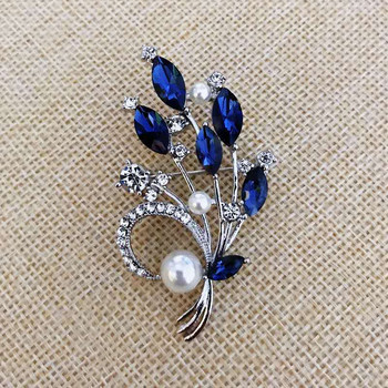 Xingyunday Leaf Crystal Pearl Brooch Female 2021 Fashion New Jacket Pin Popular Temperament Sweet Clothing Accessory