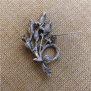 Xingyunday Leaf Crystal Pearl Brooch Female 2021 Fashion New Jacket Pin Popular Temperament Sweet Clothing Accessory