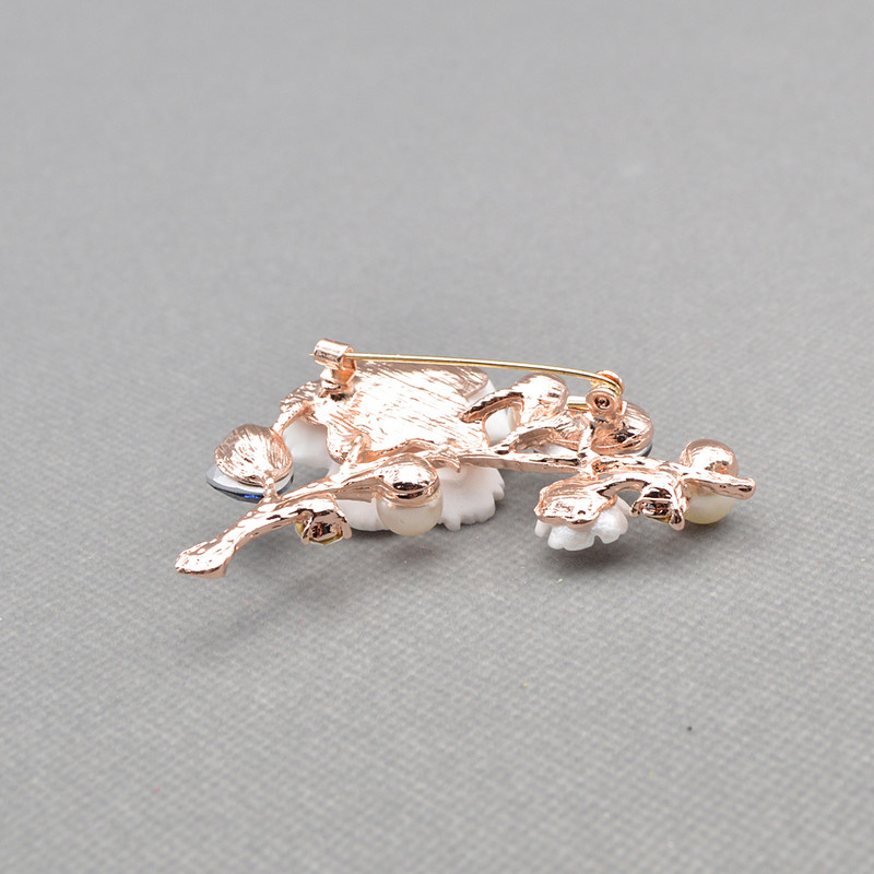 CINDY XIANG Broșe cu flori de coajă și perle pentru femei, broșă de modă elegantă, broșă de cristal roșu, bijuterii de nuntă de înaltă calitate