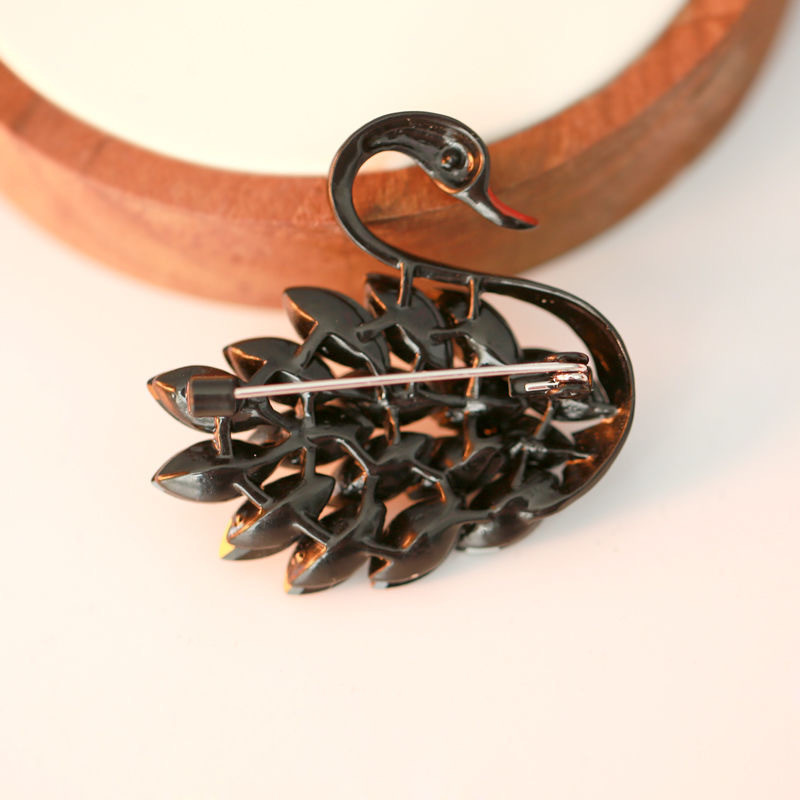 Broșă de înaltă calitate Lebădă Animal negru cu strasuri de rever Broșe de lebădă Designer pentru femei Rochii Accesorii de nuntă de vară