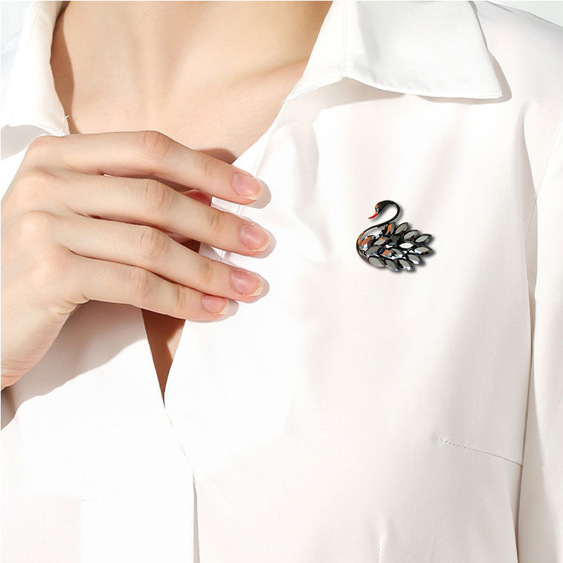 Broșă de înaltă calitate Lebădă Animal negru cu strasuri de rever Broșe de lebădă Designer pentru femei Rochii Accesorii de nuntă de vară