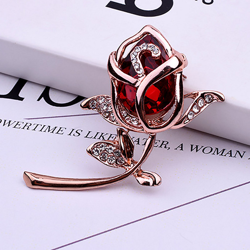 Rhinestone sarkano rožu ziedu saktas sievietēm Eleganta tulpju ziedu pušķis ar tauriņu atloku piespraudes Kāzu ballītes nozīmītes rotaslietas