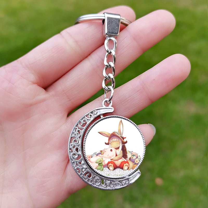 Anime Made In Abyss Figura kulcstartó Riko Nanachi Rajzfilmfigura üveg forgatható medál kulcstartó Divatos ékszerek férfiaknak nők