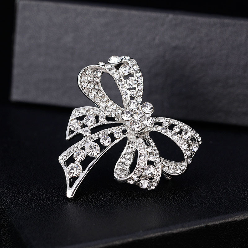 Klasszikus strasszköves csípős brossok nőknek Elegáns divatos kabát bross esküvői ékszer ajándékok