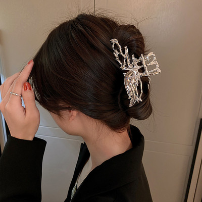 HangZhi 2022 Punk Neregulat Metal Sens de lux Linie scobită Personalitate exagerată Clip de rechin pentru femei la modă petrecere