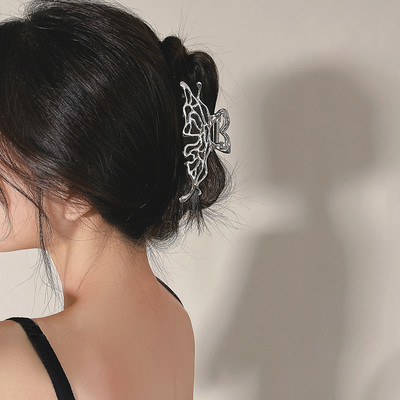 HangZhi 2022 Punk Neregulat Metal Sens de lux Linie scobită Personalitate exagerată Clip de rechin pentru femei la modă petrecere