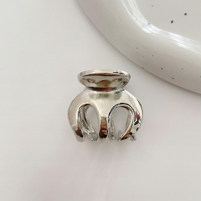 HangZhi 2022 Punk Neregulat Metal Sens de lux Linie scobită Personalitate exagerată Clip de rechin pentru femei la modă petrecere