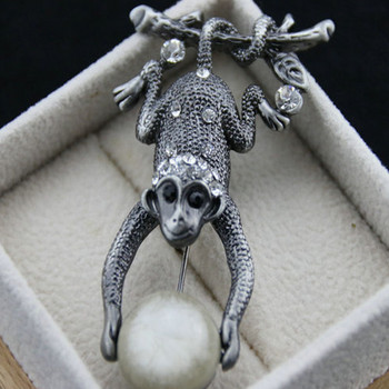 2020 Бижута Мода Уникален дизайн Crystal Moon Monkey Brooch Pins Metal Vintage Animal Rhinestone Брошки за жени