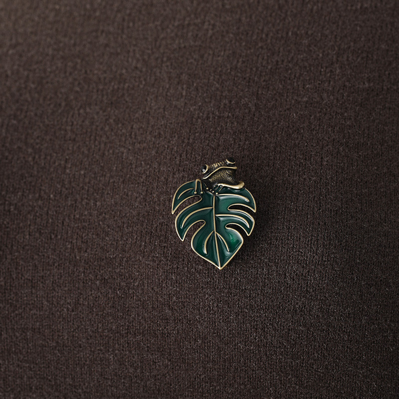 Blucome, broșă broască cu frunze verzi, broaște, femei, bărbați, email, broșă cu animale mici, broșă, bijuterii Harajuku de înaltă calitate.