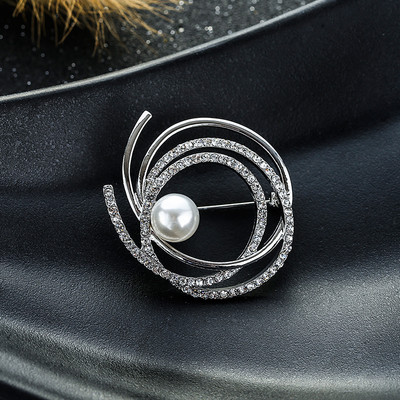 Broșă cu mai multe cercuri la modă Strasuri Broșe pentru femei Ace Toate se potrivesc Bijuterii de perle simulate Cadou fin