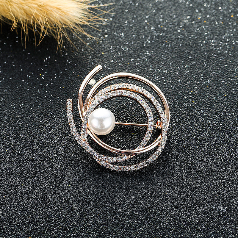 Broșă cu mai multe cercuri la modă Strasuri Broșe pentru femei Ace Toate se potrivesc Bijuterii de perle simulate Cadou fin