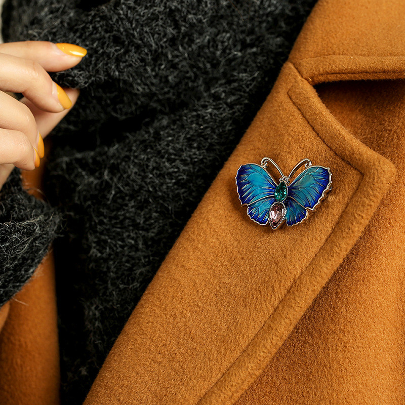Nouă broșă cu fluture albastru/violet cu vopsea emailată pentru femei, fete, costum de modă, haină, bijuterii