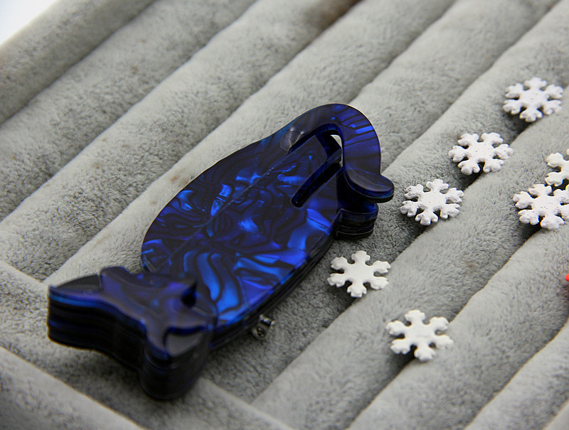 Fish Sheep Lovely Blue Acrilic Pisici Broșe pentru femei Articole din rășină Animal Femeie Broșă și ace Insigne Bijuterii Cadouri de Anul Nou