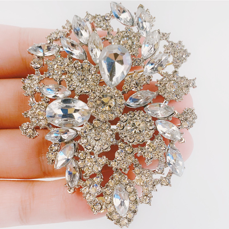 Kiváló divatékszerek Arany színű virágtű bross női elegáns ruházat kiegészítők kendő csat bross ajándék