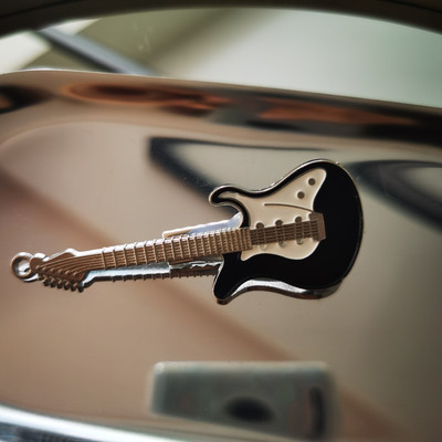 Nová Harajuku roztomilá gitarová kovová sponka do vlasov pre ženy, punková kovová sponka do vlasov s motívom ťažkého priemyslu, sponky do vlasov, dievčenské šperky Y2K