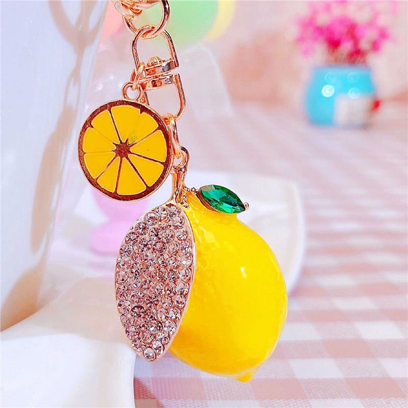 Νέο χαριτωμένο Rhinestone Simulation Fruit Small Lemon Keychain Cartoon Γυναικεία τσάντα αυτοκινήτου Δαχτυλίδι μπρελόκ K5121