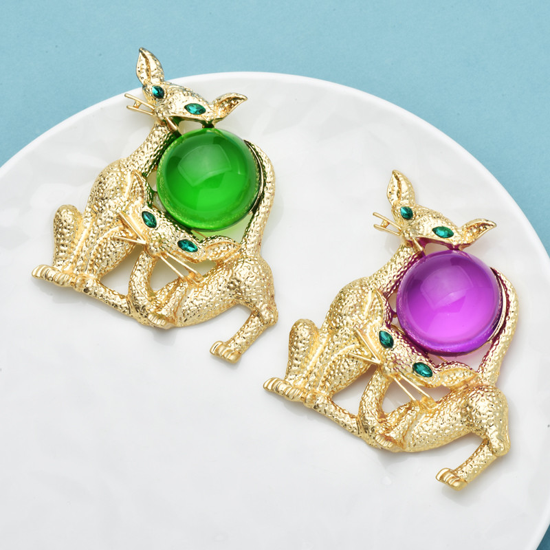 Wuli&baby Broșe noi pentru pisici din rășină pentru femei, minge de joacă în 2 culori, pisici, animale de companie, broșă de petrecere cauzală, cadouri