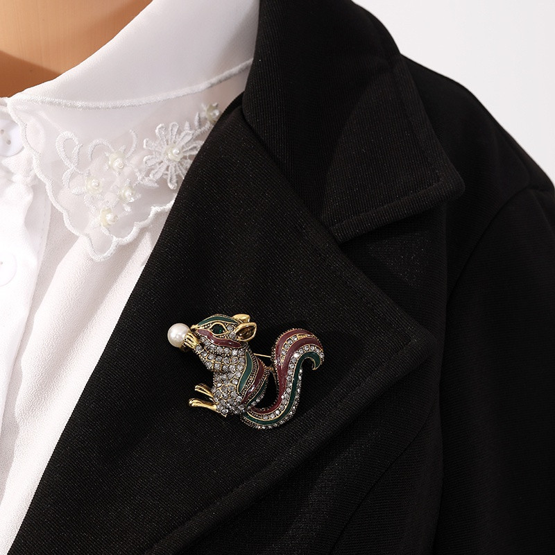 SKEDS Femei Bărbați Creativ Veveriță Perle Broșă Corsaj Animal haină Îmbrăcăminte Ace de rever Broșe pentru petrecere de nuntă Bijuterii Cadou