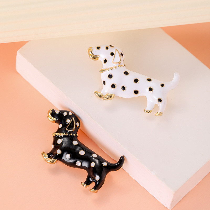 Slatka aluminijska emajl glazura Pjegavi pas koržaž Broš Svileni šal Dugmad Odjevni dodaci Kaput za djevojčice Torba Značka igle