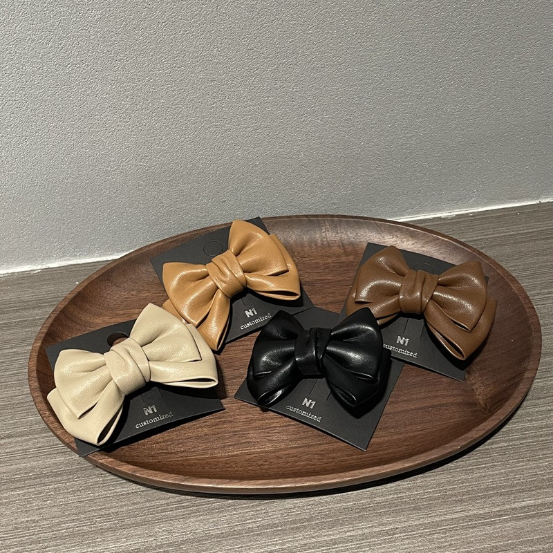 Korea Temperament Simple Leather Double-sided Big Bow Crab Hair Hair Retro PU Bowknot Duckbill Clip For Women Аксесоари за коса