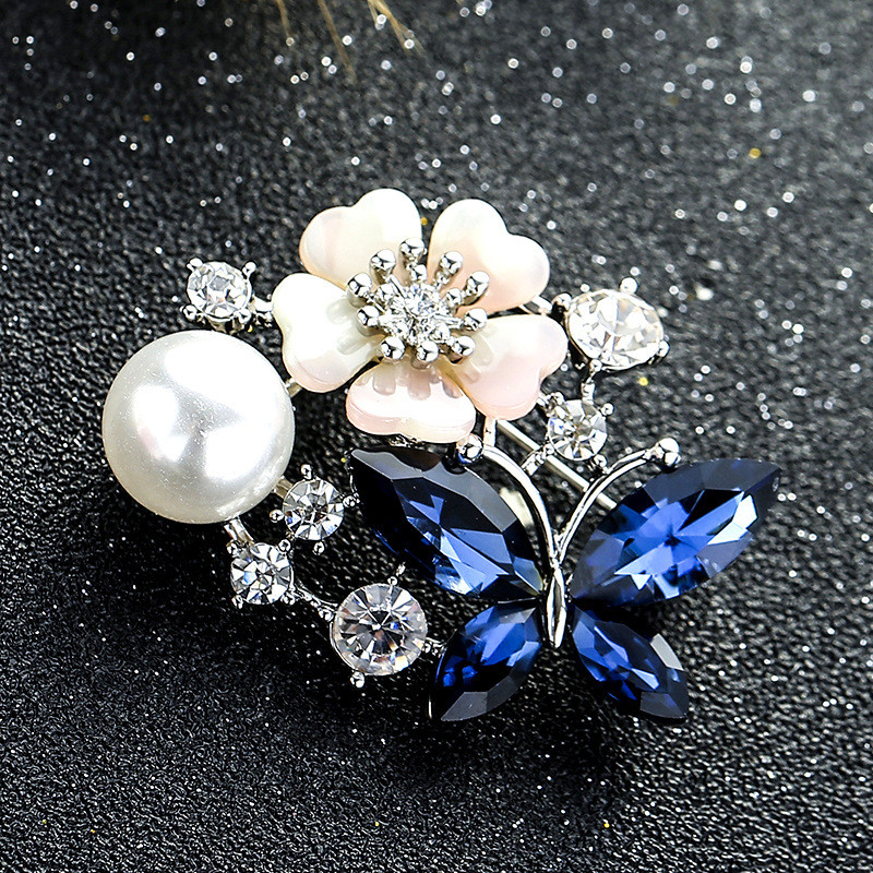 Virágos pillangótűs brossok nőknek kristály strasszokkal Gyönyörű ajándék ékszer bross Broche De Flores