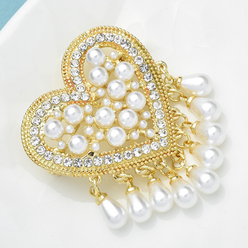 Wuli&baby Pearl Heart Bojt brossok Női 2 színű Retro Design Love Party Alkalmi irodai bross Ajándékok