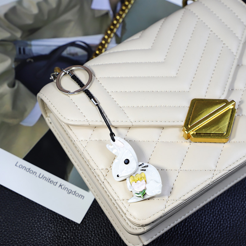 Breloc arcylic lucrat manual Iepure animal drăguț Breloc cheie din oțel inoxidabil pentru femei, fete, cadouri, accesorii de bijuterii