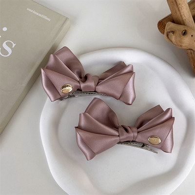 1 pereche de ac de păr din satin tridimensional de înaltă calitate din Coreea Clip pentru picior de rață, etichetă mică de aur, ac accesorii de păr pentru femei