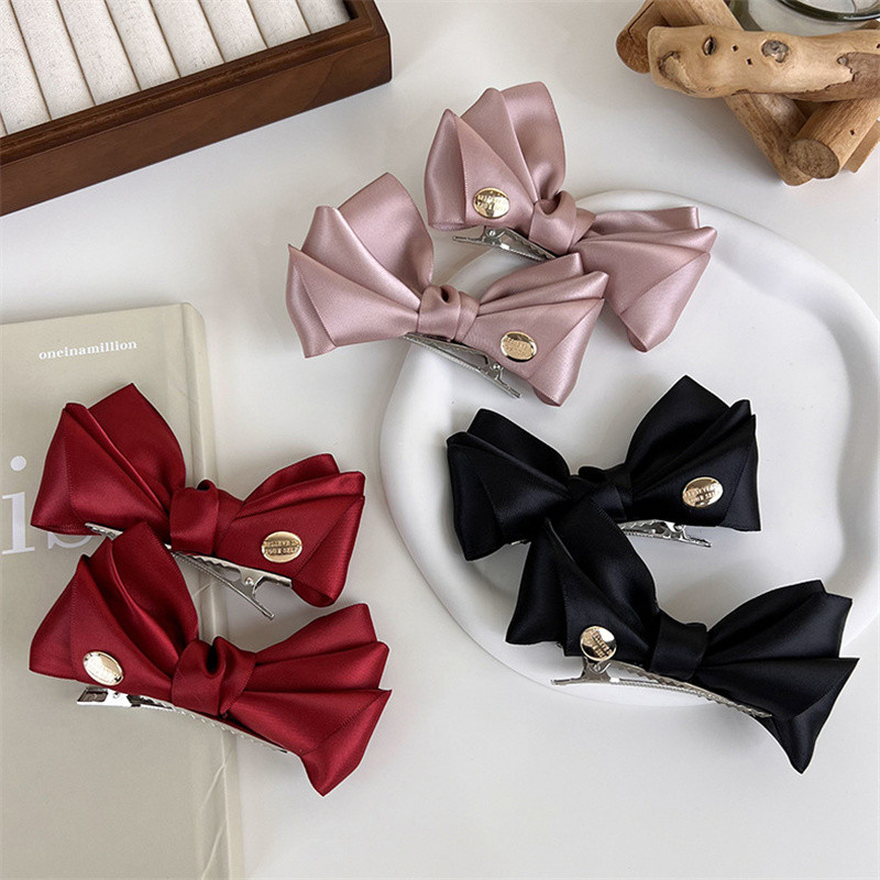 1 pereche de ac de păr din satin tridimensional de înaltă calitate din Coreea Clip pentru picior de rață, etichetă mică de aur, ac accesorii de păr pentru femei