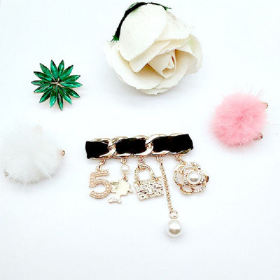 Broșă cu ciucuri de perle de lux Numărul 5 Broșă Cadou pentru fete Accesorii Geantă Îmbrăcăminte pentru femei Pin pentru bărbați Cadou Bijuterii