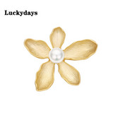 Xingyunday Matt zlatni broševi s pet latica cvijeća za žene Vintage biserni broš Igle za vjenčani nakit Dobar dar