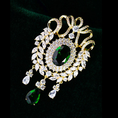 OKILY Vintage Court Style CZ brossok Luxus AAA cirkon bojt brosstűk Elegáns hangulatú koronás koronás női kabát ékszerek
