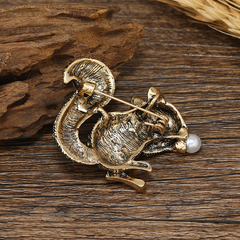 Moropela Veverita Ace Email Perle Simulate Brosa Animal Femei Barbat Banchet Brose si Ace Bijuterii Accesorii Clip pentru esarfa