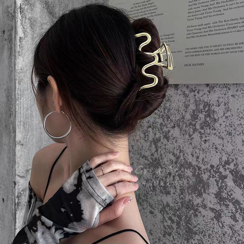 Versiune coreeană Metal Geometric Ac de păr Bowknot Hollow Grab Clip de păr Duckbill Clip Femei Accesorii de păr