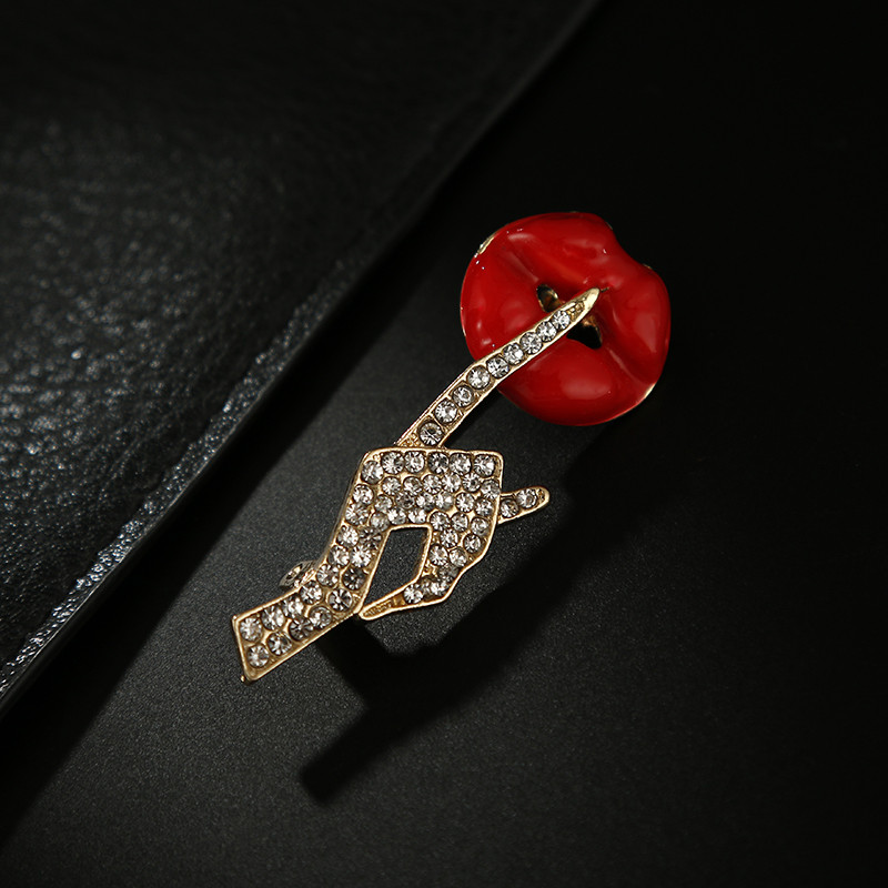 Novi vještački dijamant Ručni emajl Broševi za usne Legura cinka Crvena Ženska seksi tajna poza Party Ured Ležerni broševi Igle Pokloni Nakit