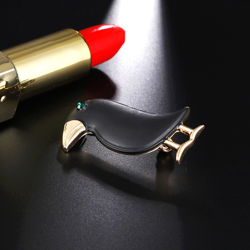 Personalitate Desen animat Creativ Pasăre Neagră Modelare Pop-Smalț Pin Insigne pentru rever Broșă Cadou amuzant Broșe elegante pentru femei