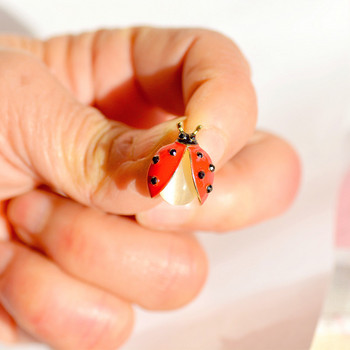 Morkopela Fashion Ladybug Enamel Pin Rhinestone Insect Bug Брошки Малка яка Брошка Брошка Брошка Жени Мъже Бижута Шал Щипка
