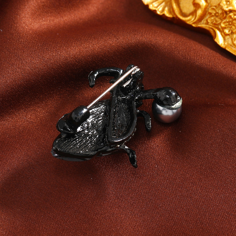 Morkopela maža juoda skėrių sagė vabzdžių smeigtukai žiogai Sagės moterims rudens žieminiai paltai Madingi papuošalai Aukštos kokybės