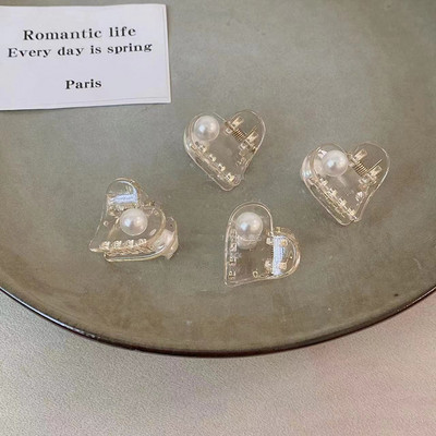 4kom/lot Mini ukosnice od smole u obliku srca Slatka djevojka, prozirna imitacija bisera, akrilne male kandže za kosu Retro ljubavne ukosnice