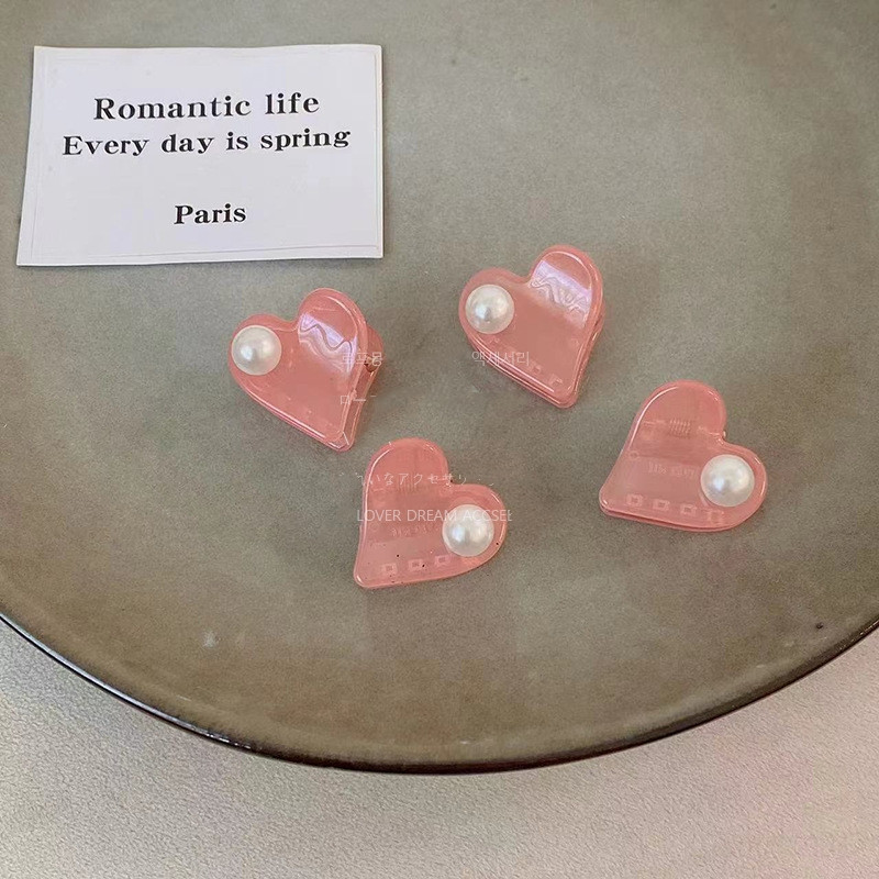 4kom/lot Mini ukosnice od smole u obliku srca Slatka djevojka, prozirna imitacija bisera, akrilne male kandže za kosu Retro ljubavne ukosnice