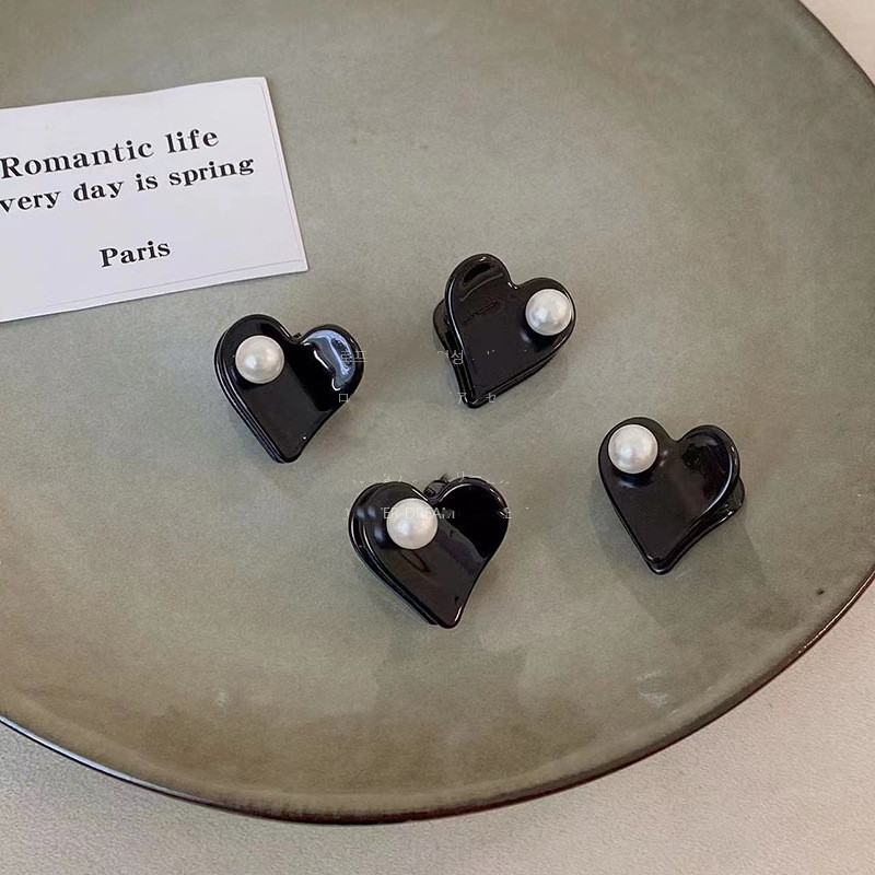 4kom/lot Mini ukosnice od smole u obliku srca Slatka djevojka, prozirna imitacija bisera, akrilne male kandže za kosu Retro ljubavne ukosnice