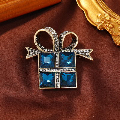 Broșe de Crăciun Morkopela Cutie de cadou de Crăciun Broșă emailată cu cristale Insigna haine Ace de rever Bijuterii de petrecere de modă Ornamente