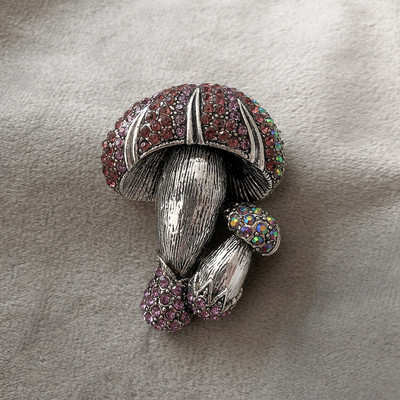 Broșe duble ciuperci cu stras Morkopela pentru femei și bărbați Clip de eșarfă cu legume vintage, broșă creativă drăguță, bijuterii