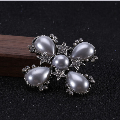 Luxus teljes strasszos kamélia melltűk nőknek Kristály Rózsa Virág Bross Pins Férfi Kiegészítők Ékszerek