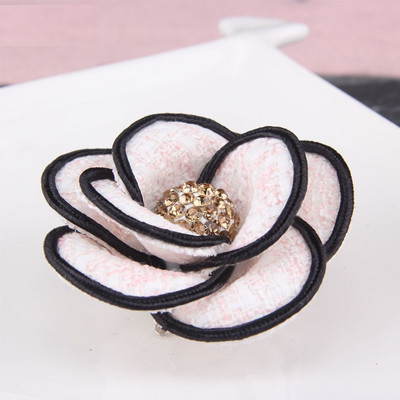 Luxus teljes strasszos kamélia melltűk nőknek Kristály Rózsa Virág Bross Pins Férfi Kiegészítők Ékszerek