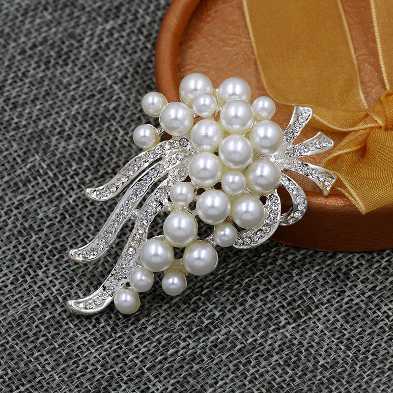 Luksuslik disainitud lillepross Naiste kividest pärlipross naistele jõulukingiks